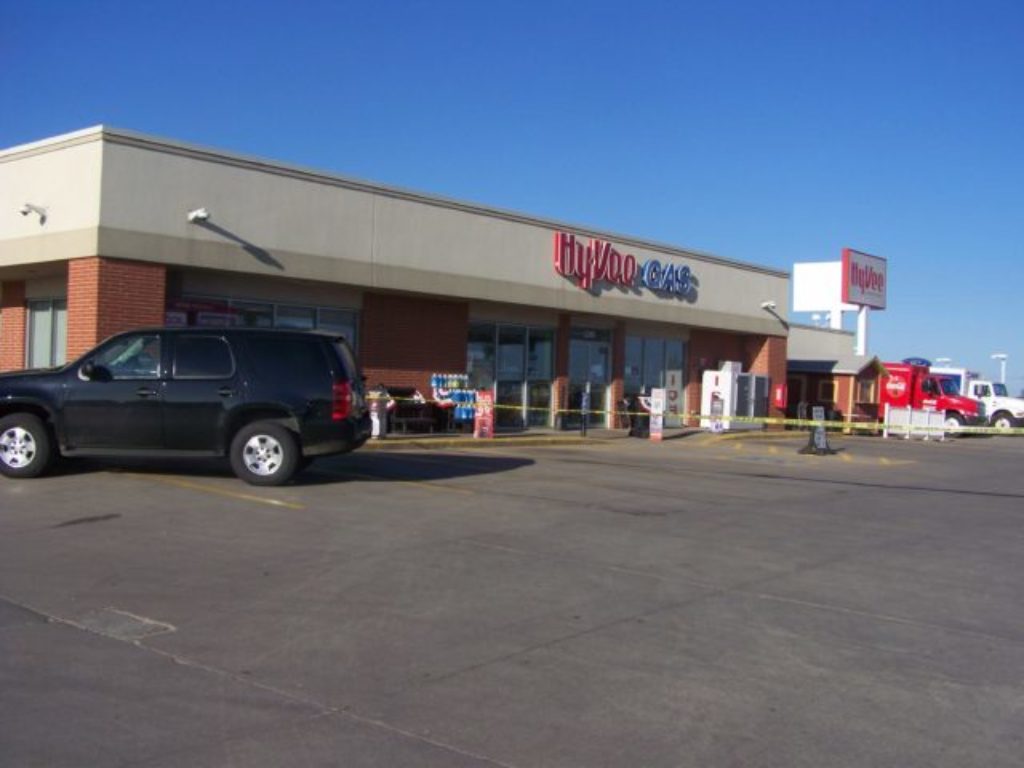 LE MARS POLICE CONTINUE INVESTIGATION OF SHOOTING AT HYVEE KSCJ 1360