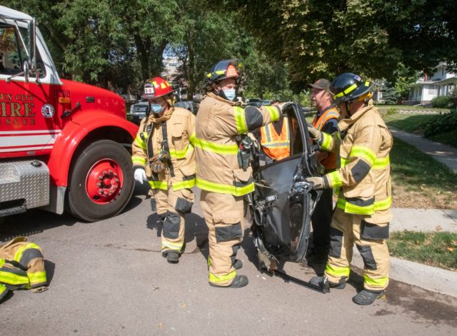 TWO INJURED IN SIOUX CITY TRAFFIC ACCIDENT - KSCJ 1360