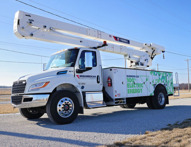 MIDAMERICAN ENERGY DEBUTS ELECTRIC BUCKET TRUCK - KSCJ 1360