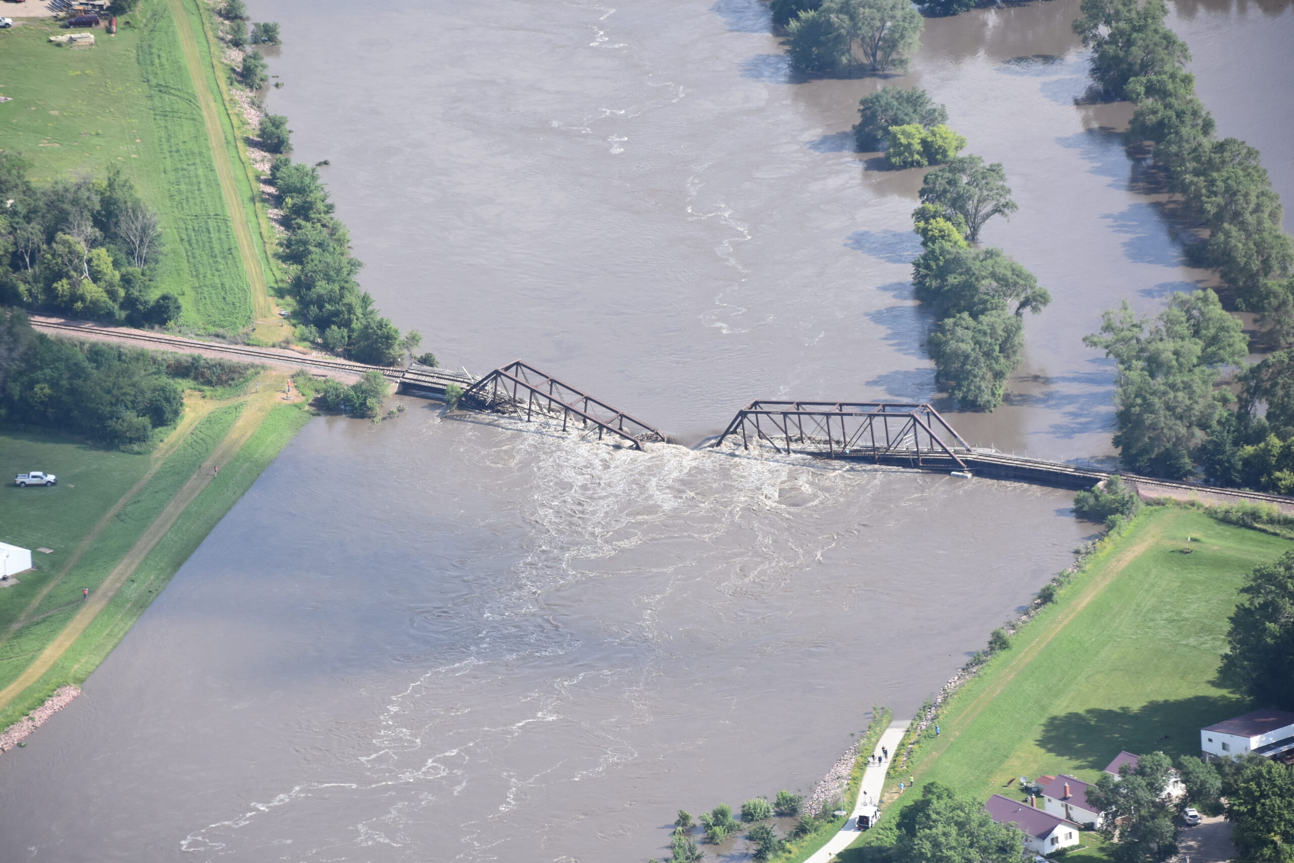 North Sioux City Collapsed RR bridge - KSCJ 1360