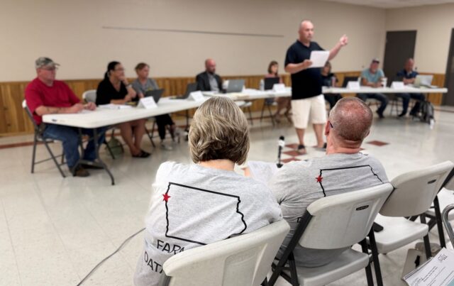 Salix Mayor Addresses Crowd