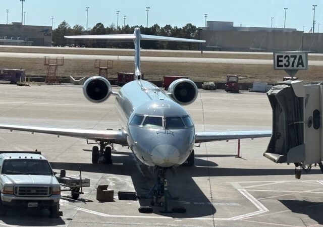 Jet-at-gate-2