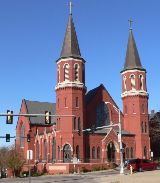 Cathedral_of_the_Epiphany_(Sioux_City,_Iowa)_from_SE_1